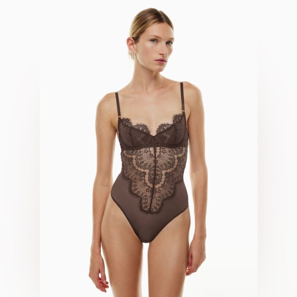 🏷️ NWT Ten by Babaton Encore Lace Bodysuit // Granita Pink 🩷